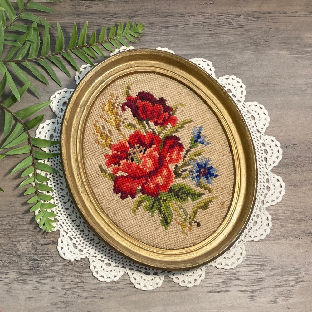 Vintage Roses Floral Needlepoint In Gold Oval Frame